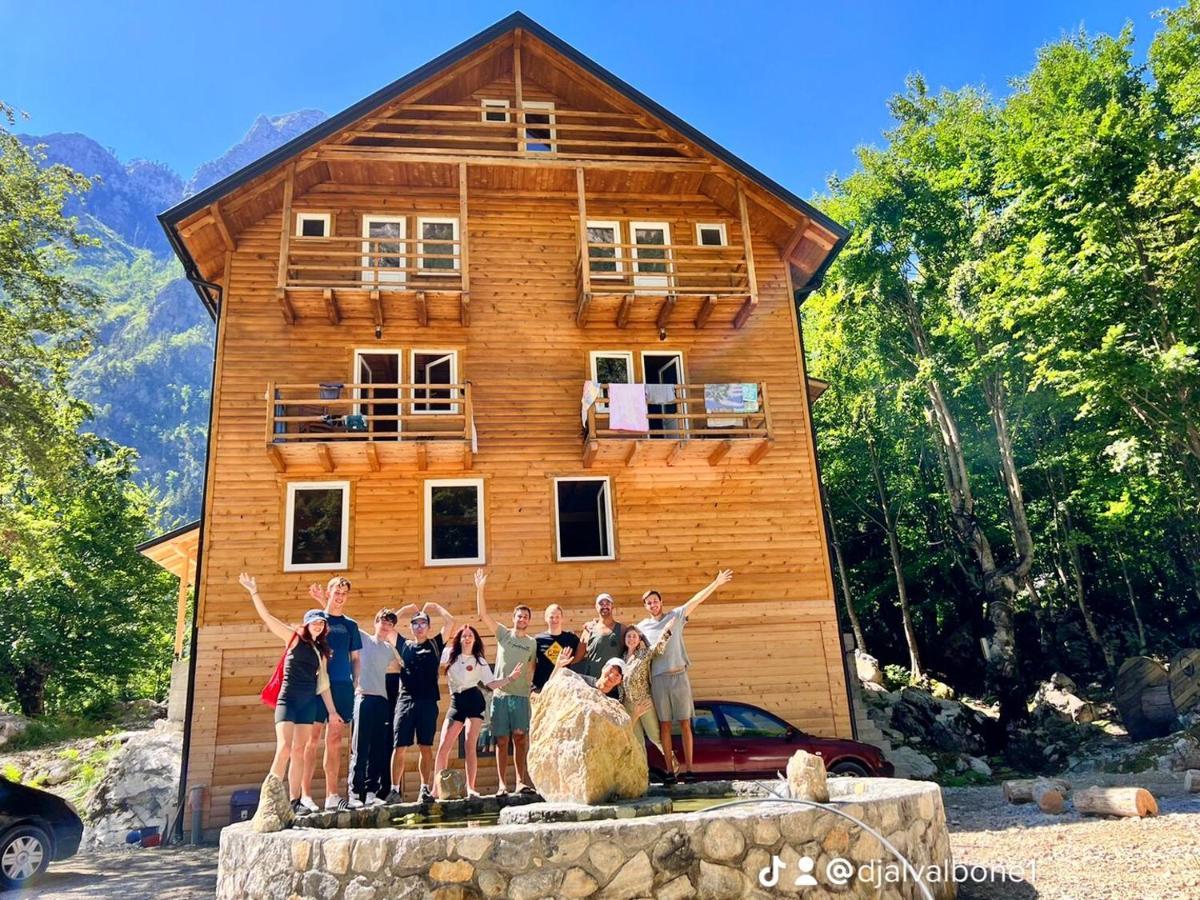 Adenisi Guesthouse Tropoje Esterno foto